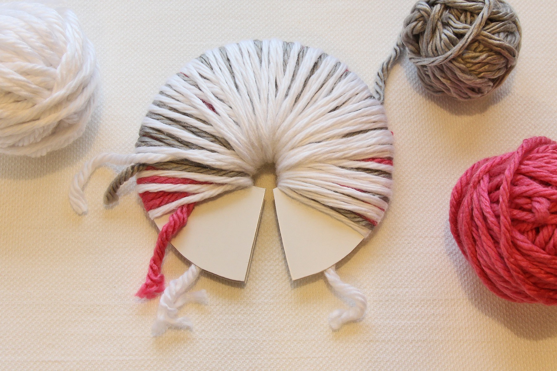 How to Make a Yarn Pom Pom with a Free Cardboard Template - Sarah Maker