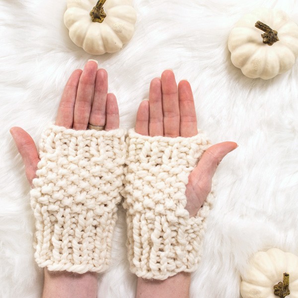 hand model wearing chunky knit fingerless gloves