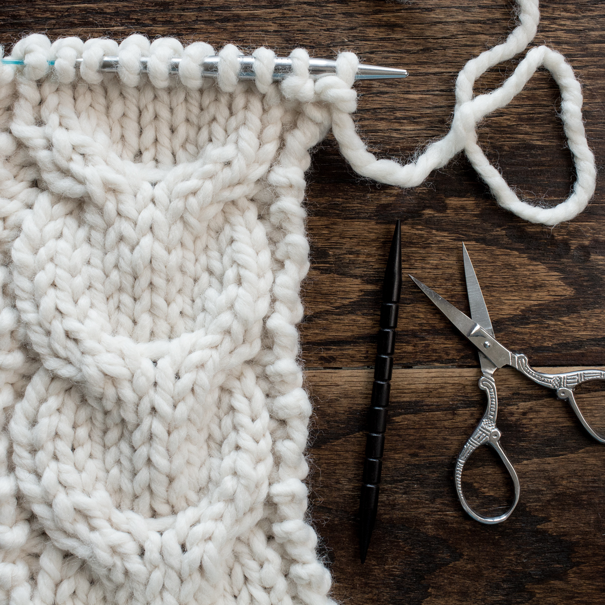 swatch of the horseshoe cable knit stitch