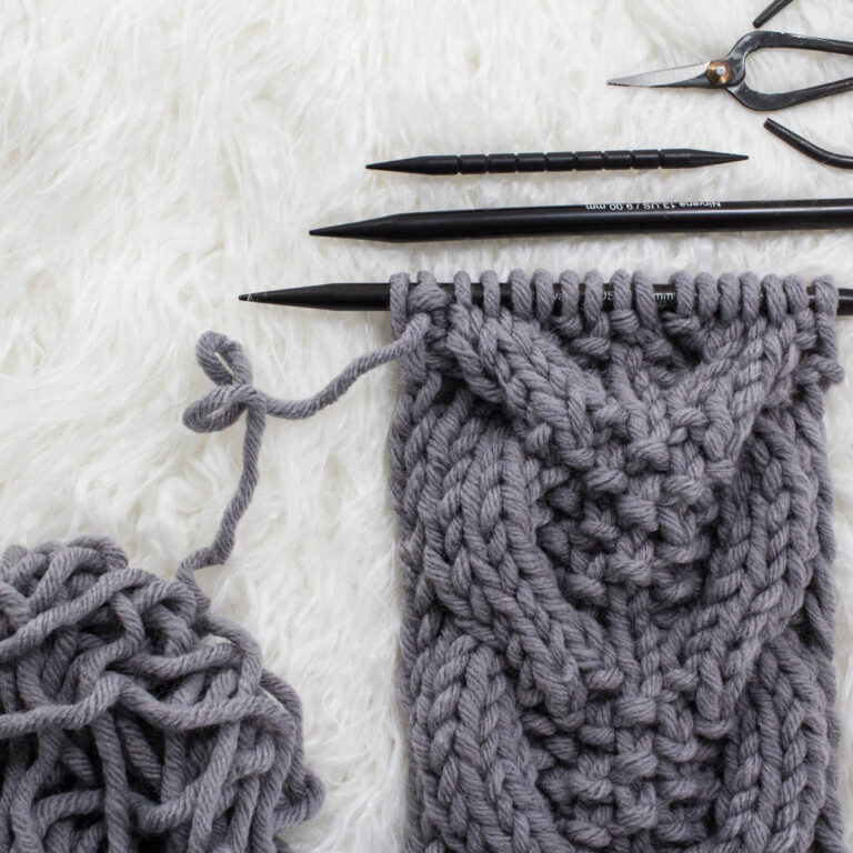 Seed Stitch Horseshoe Cable Knitting Stitch Pattern