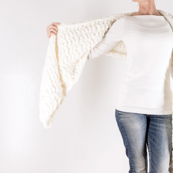 model wearing knit scarf