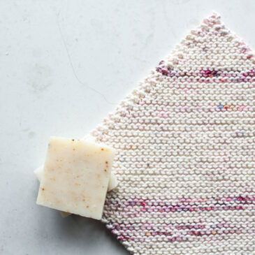 pic of a diagonal knit dishcloth on a table