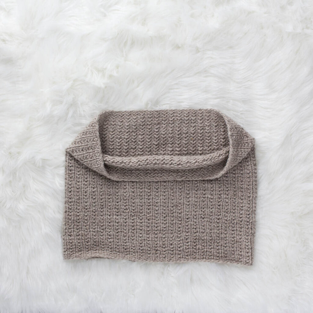 Worsted Weight Cowl laying on a faux fur blanket